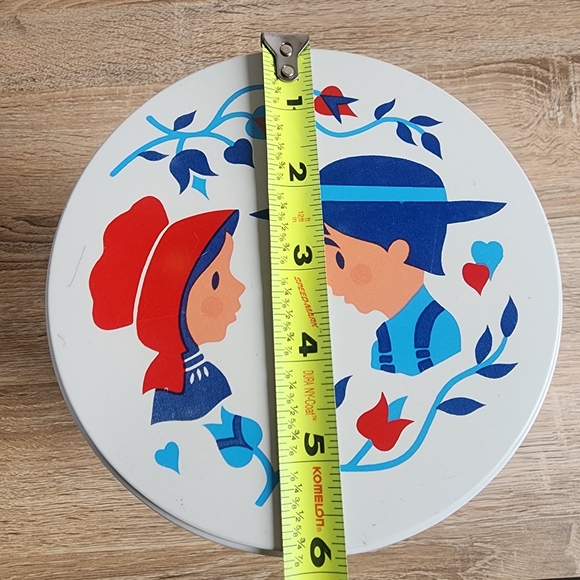 VINTAGE Pennsylvania Dutch Amish White Schoolyard Round Tin Lidded Canister - Picture 5 of 11